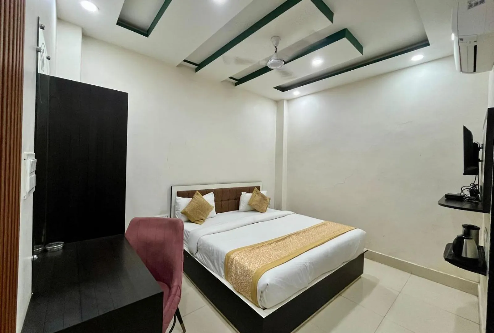 Hotel Aastha International Varanasi
